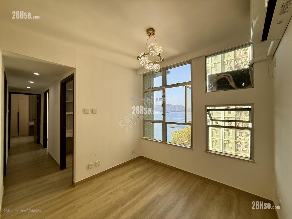 Kam Tai Court Sell 3 Bedrooms , 2 Bathrooms 650 ft²