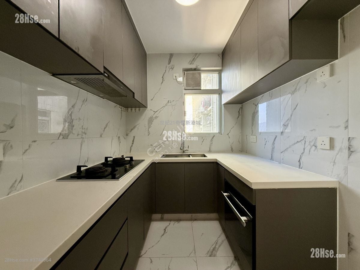 Kam Tai Court Sell 3 Bedrooms , 2 Bathrooms 650 ft²