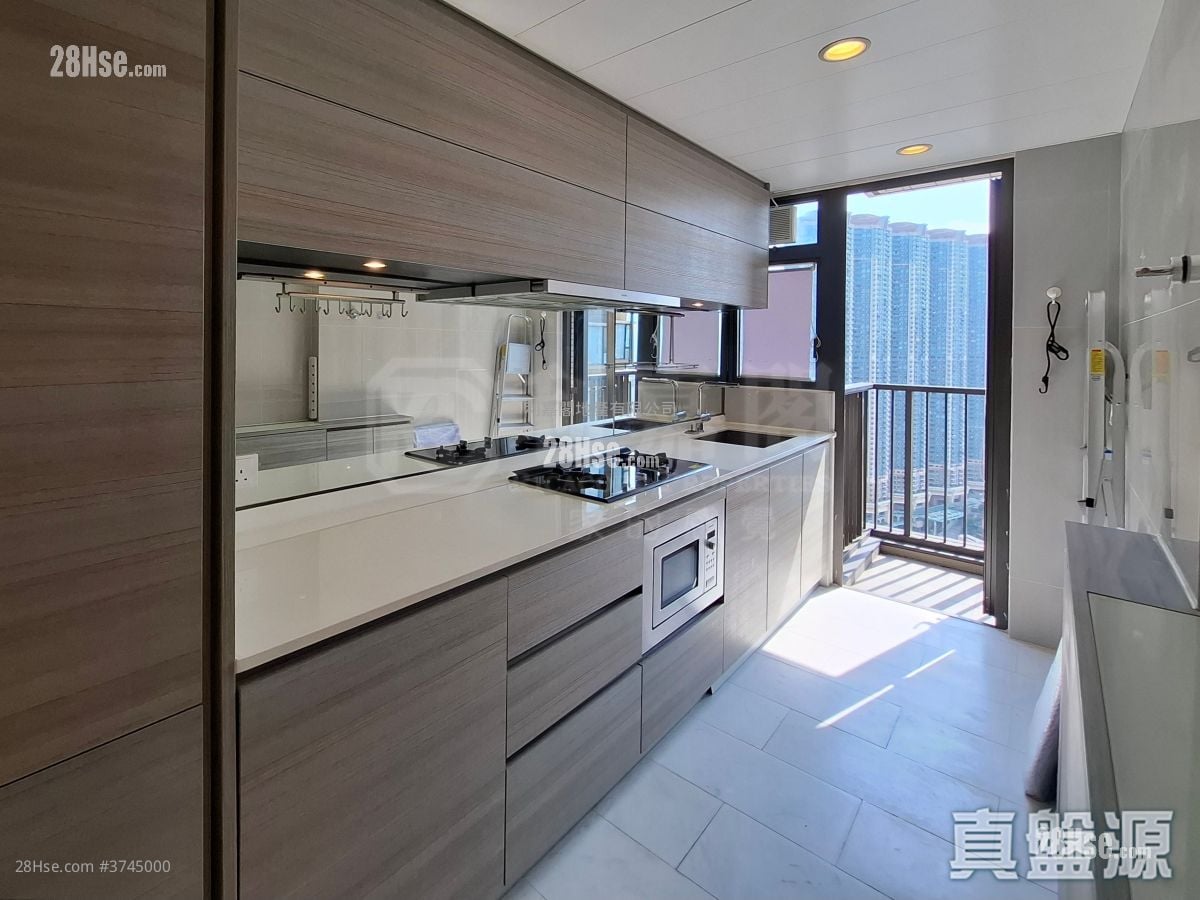 The Visionary Sell 714 ft²