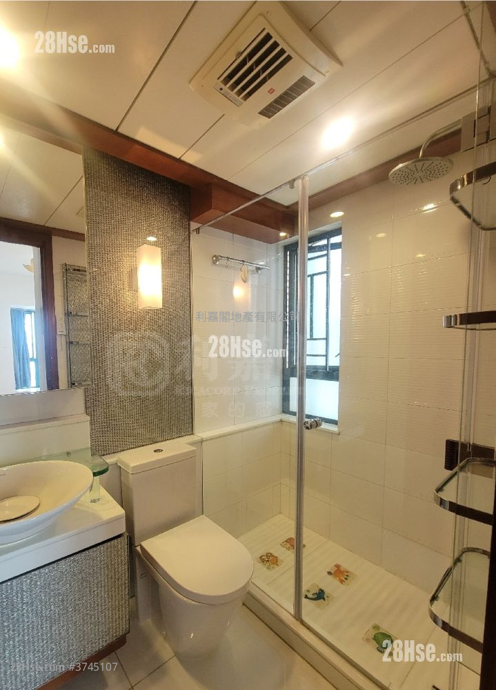 The Long Beach Sell 3 Bedrooms , 3 Bathrooms 790 ft²