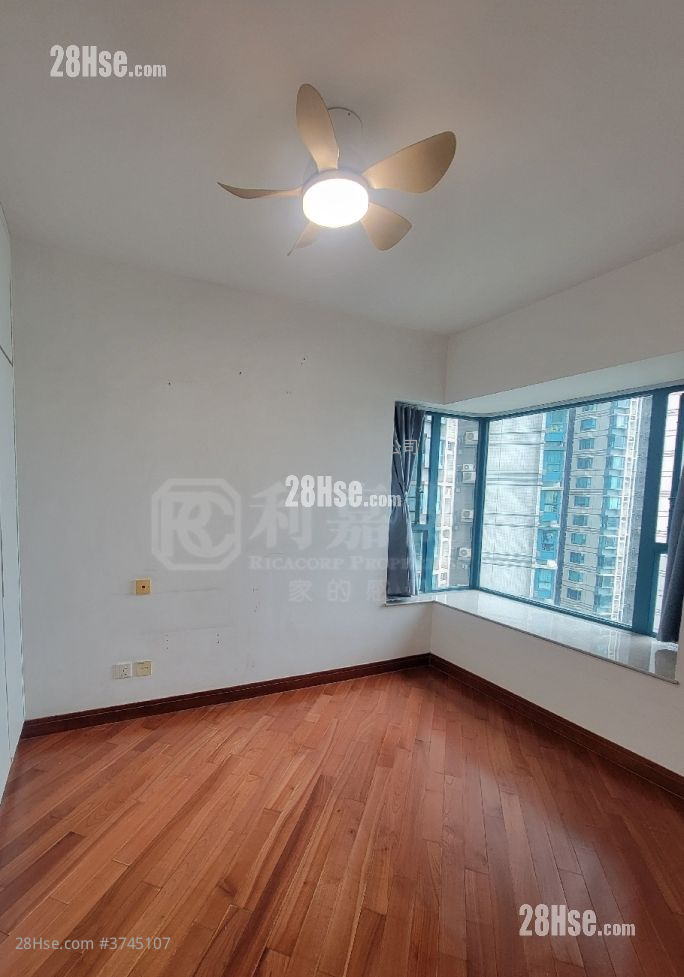 The Long Beach Sell 3 Bedrooms , 3 Bathrooms 790 ft²