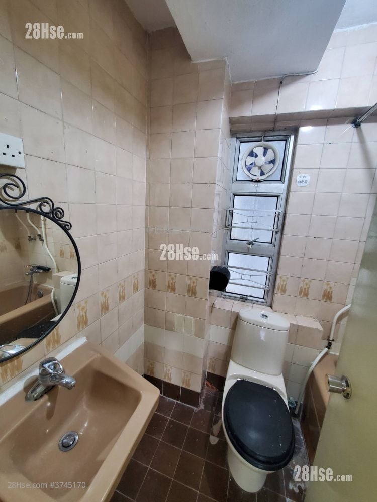 New Kwai Fong Gardens Sell 2 Bedrooms , 1 Bathroom 408 ft²