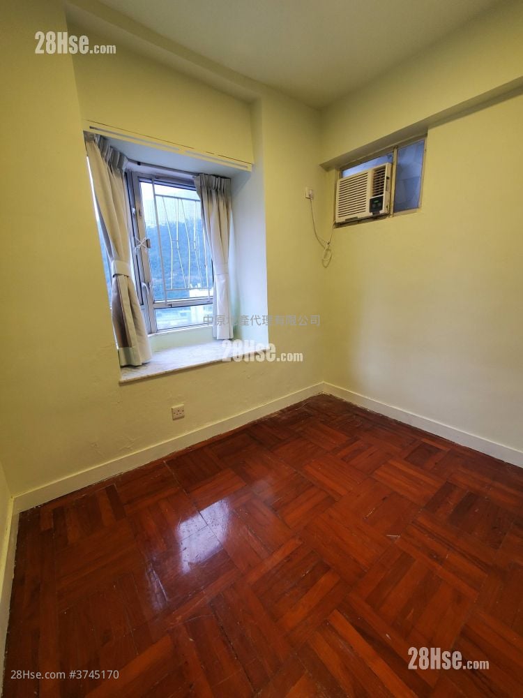 New Kwai Fong Gardens Sell 2 Bedrooms , 1 Bathroom 408 ft²