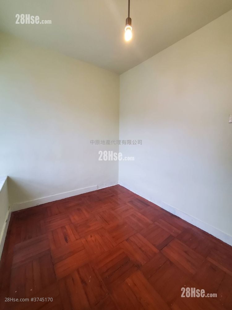 New Kwai Fong Gardens Sell 2 Bedrooms , 1 Bathroom 408 ft²
