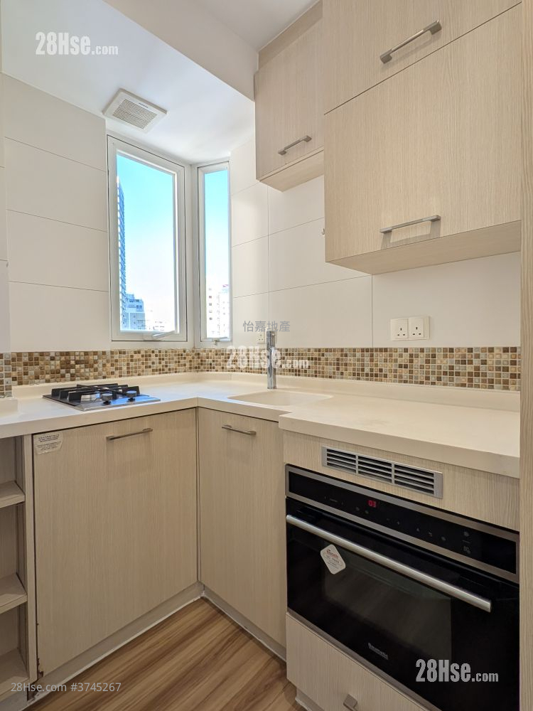 環球大廈 售盤 1 房 , 1 浴室 215 平方呎