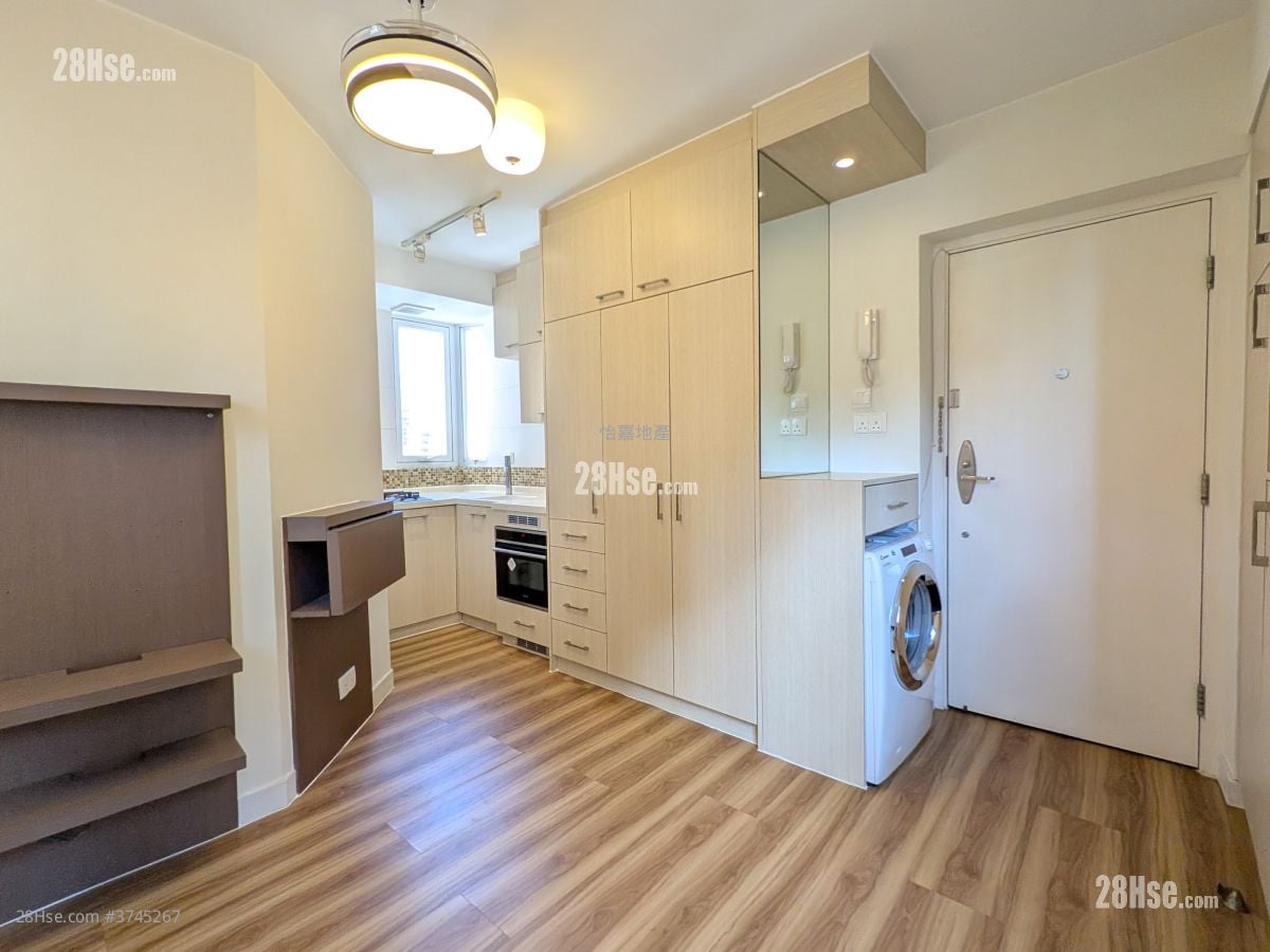 環球大廈 售盤 1 房 , 1 浴室 215 平方呎