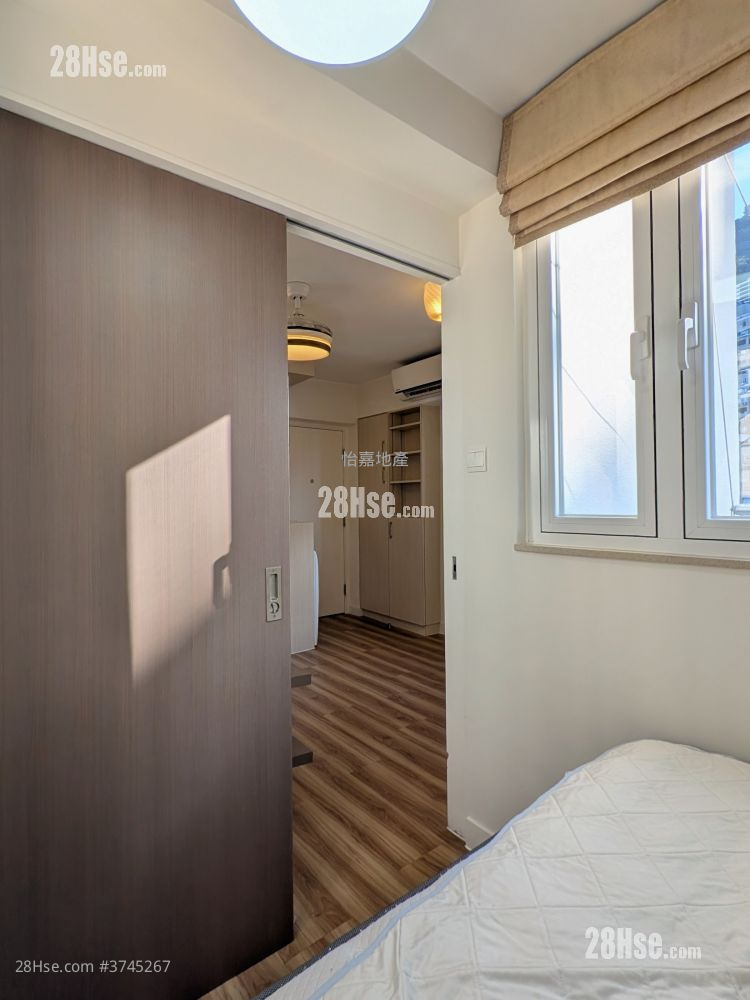 環球大廈 售盤 1 房 , 1 浴室 215 平方呎