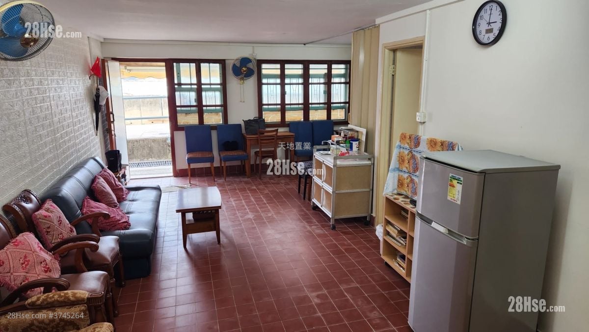 村屋 售盤 3 房 , 2 浴室 700 平方呎