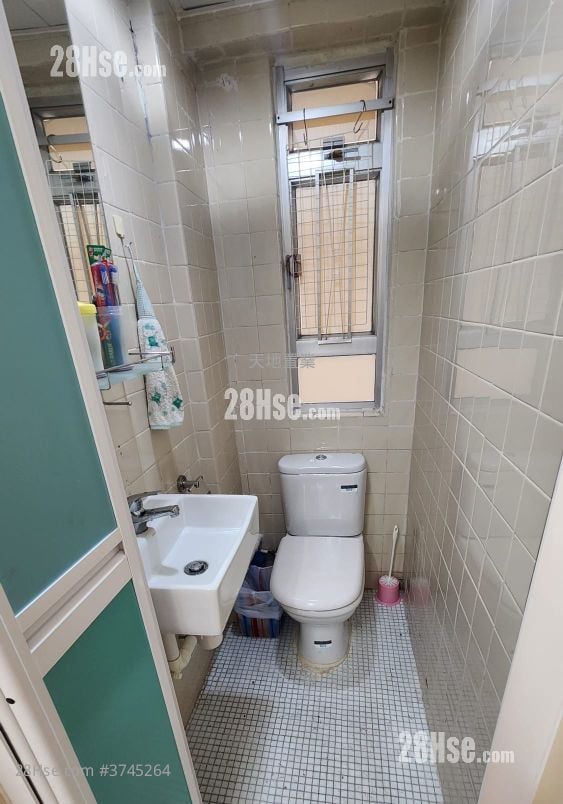 村屋 售盤 3 房 , 2 浴室 700 平方呎