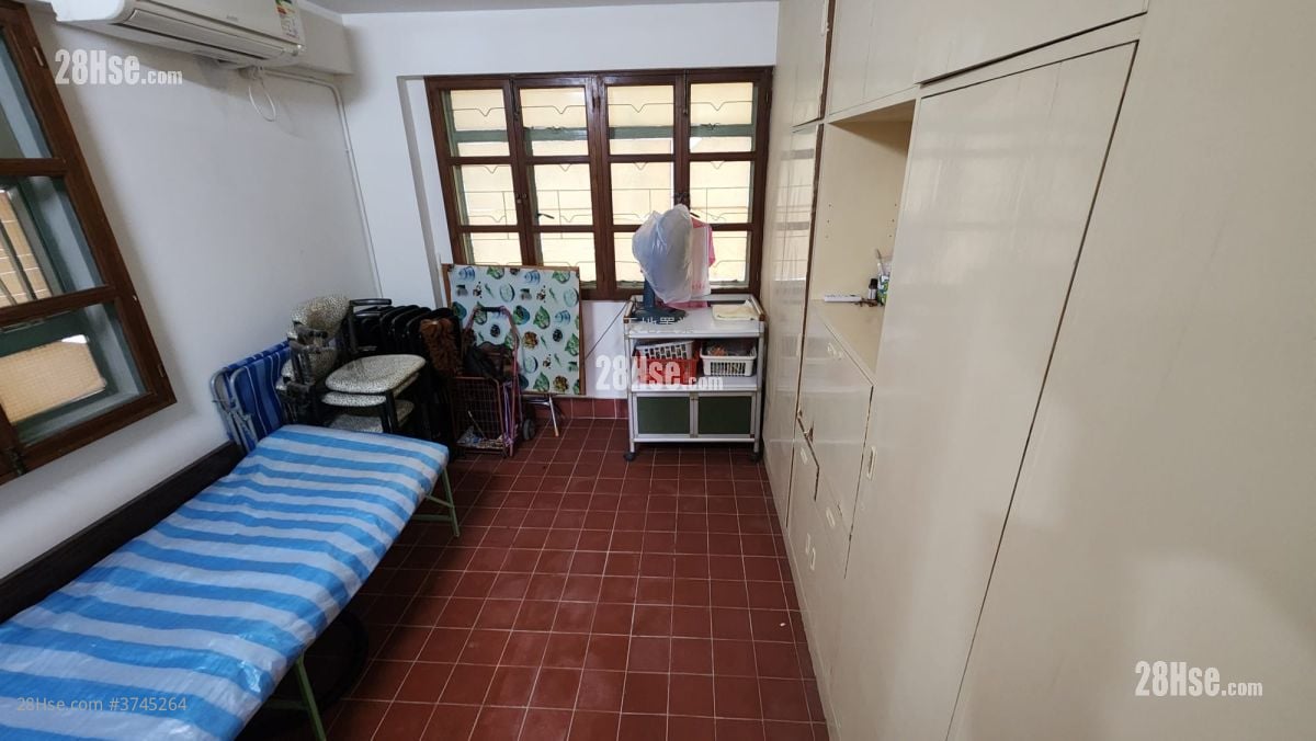 村屋 售盤 3 房 , 2 浴室 700 平方呎