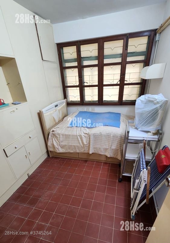 村屋 售盤 3 房 , 2 浴室 700 平方呎