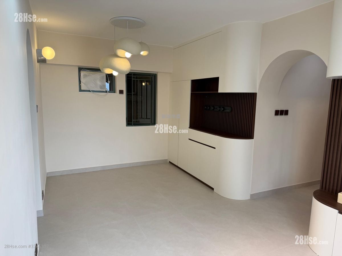 Sea Crest Villa Sell 3 Bedrooms , 2 Bathrooms 614 ft²