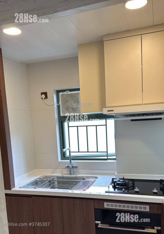 Sea Crest Villa Sell 3 Bedrooms , 2 Bathrooms 614 ft²