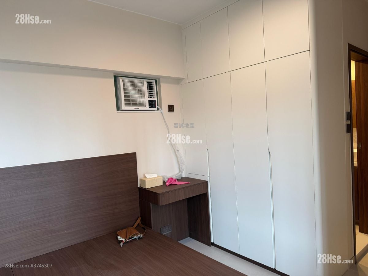 Sea Crest Villa Sell 3 Bedrooms , 2 Bathrooms 614 ft²