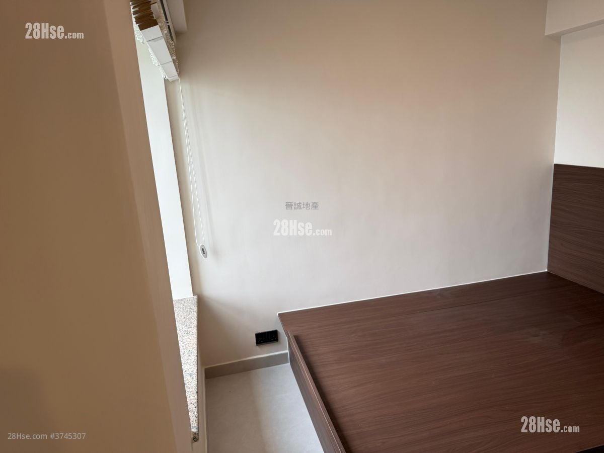 Sea Crest Villa Sell 3 Bedrooms , 2 Bathrooms 614 ft²