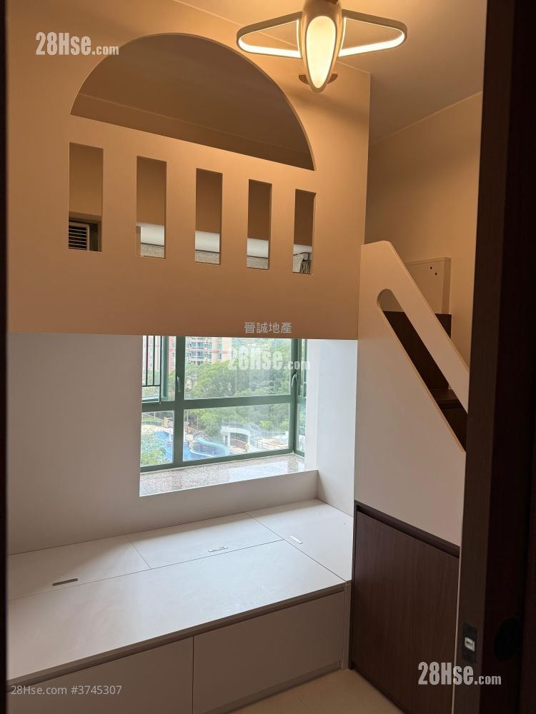 Sea Crest Villa Sell 3 Bedrooms , 2 Bathrooms 614 ft²