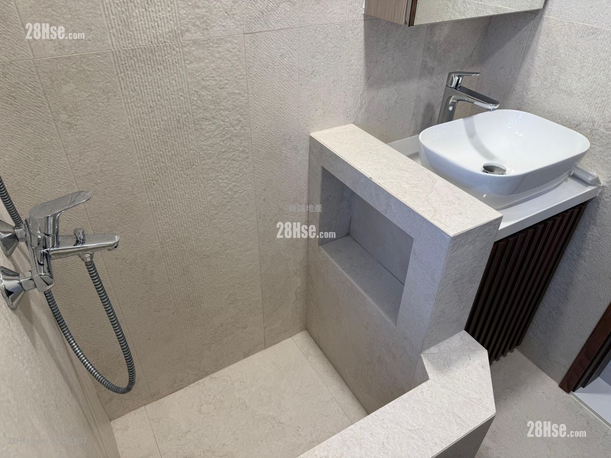 Sea Crest Villa Sell 3 Bedrooms , 2 Bathrooms 614 ft²