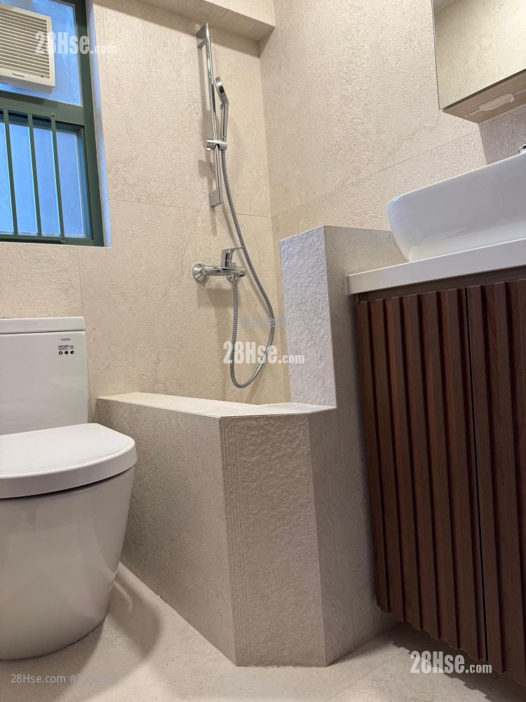 Sea Crest Villa Sell 3 Bedrooms , 2 Bathrooms 614 ft²