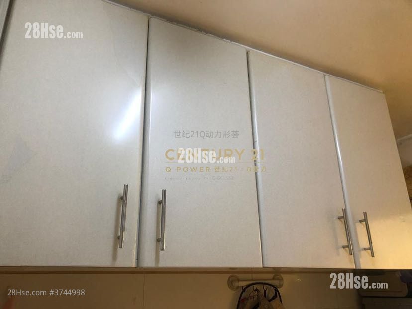 Shaukeiwan Plaza Sell 2 Bedrooms , 1 Bathroom 361 ft²