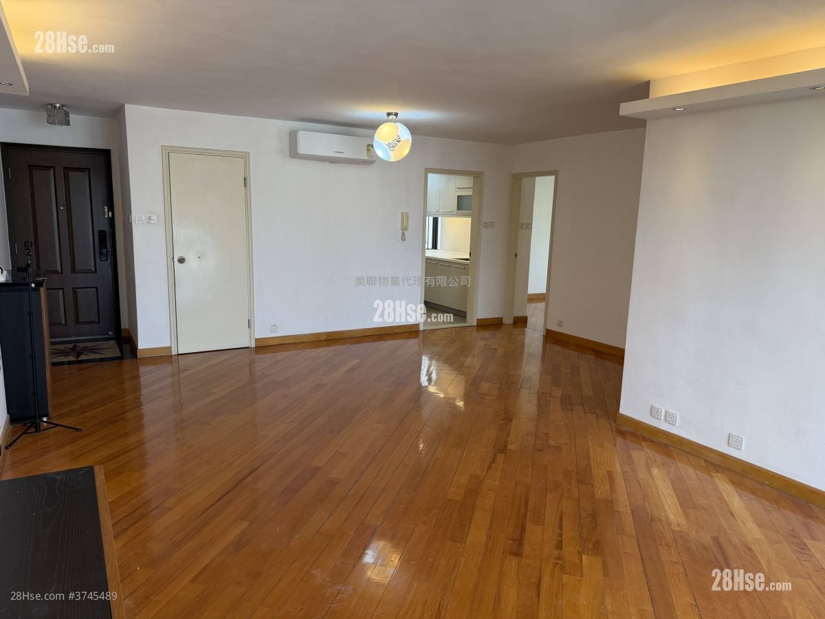 Mountain Court Sell 2 Bedrooms , 2 Bathrooms 991 ft²