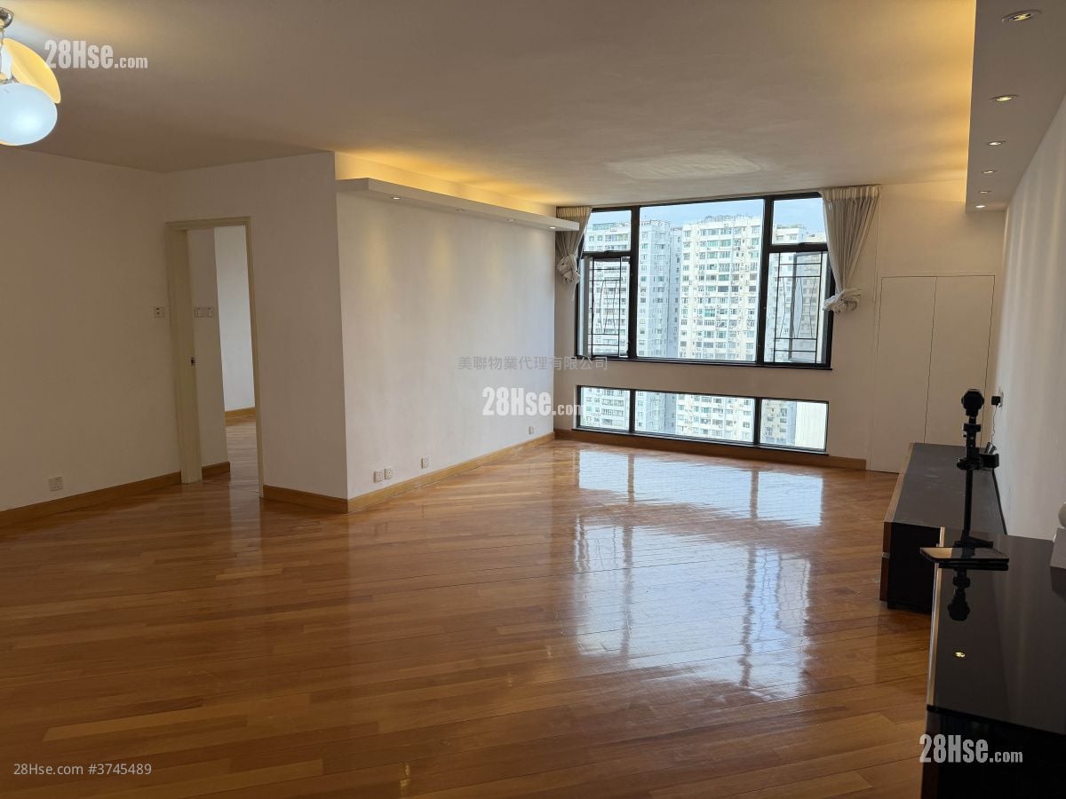 Mountain Court Sell 2 Bedrooms , 2 Bathrooms 991 ft²