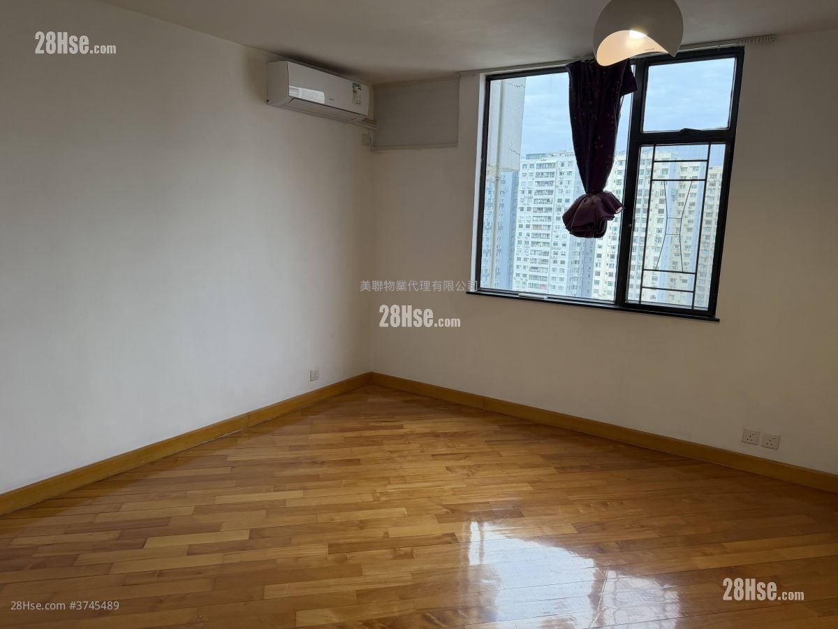 Mountain Court Sell 2 Bedrooms , 2 Bathrooms 991 ft²