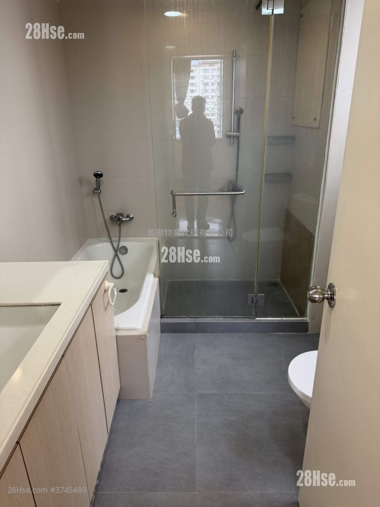 Mountain Court Sell 2 Bedrooms , 2 Bathrooms 991 ft²