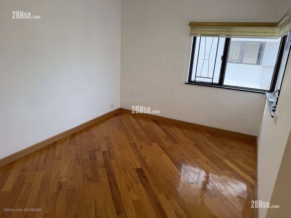 Mountain Court Sell 2 Bedrooms , 2 Bathrooms 991 ft²