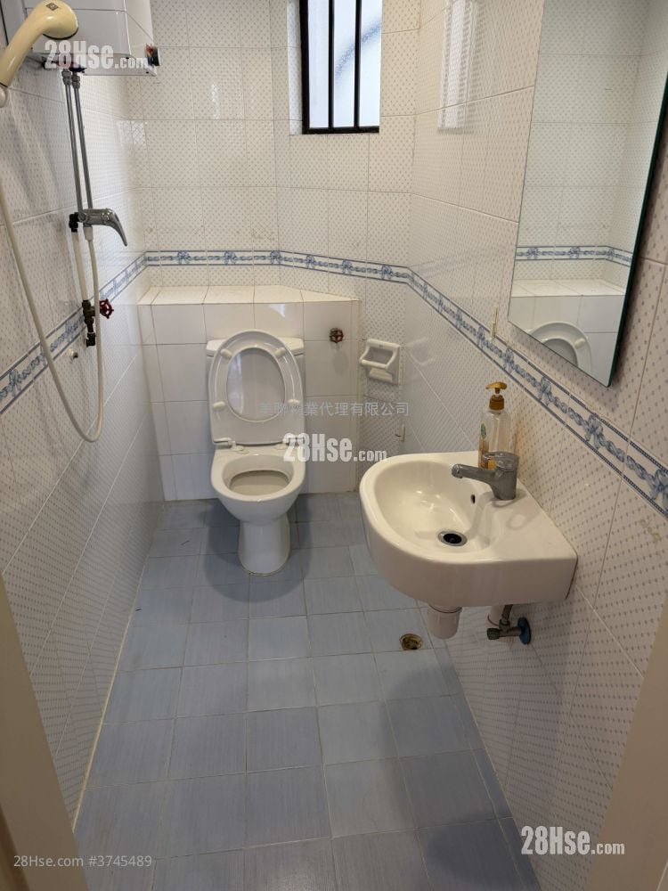 Mountain Court Sell 2 Bedrooms , 2 Bathrooms 991 ft²