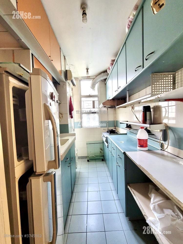 盈福苑 售盘 3 房 , 1 浴室 559 平方尺