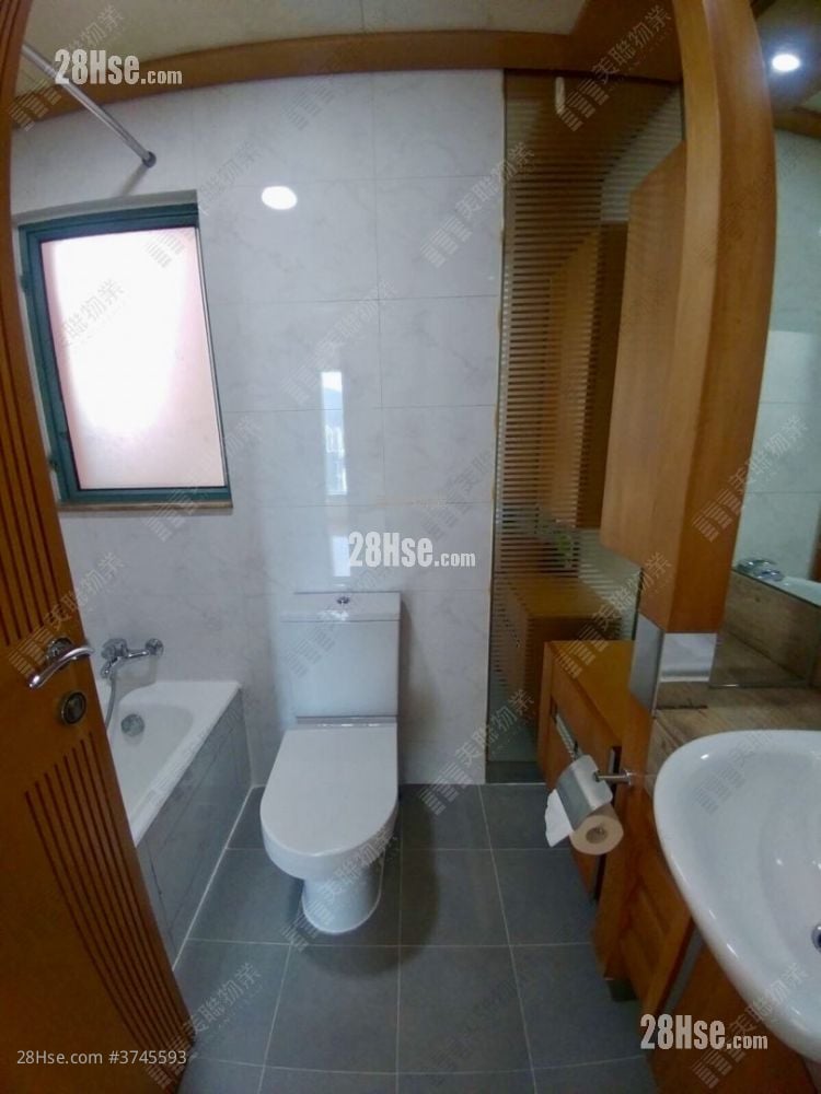 名逸居 售盘 3 房 , 1 浴室 779 平方尺