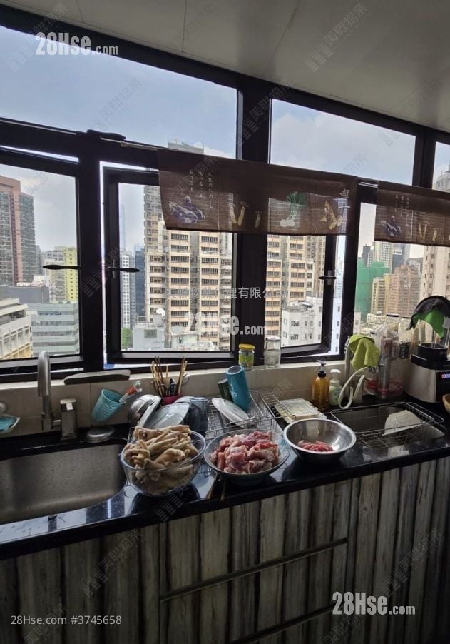 Winner Court Sell 3 Bedrooms , 2 Bathrooms 1,020 ft²