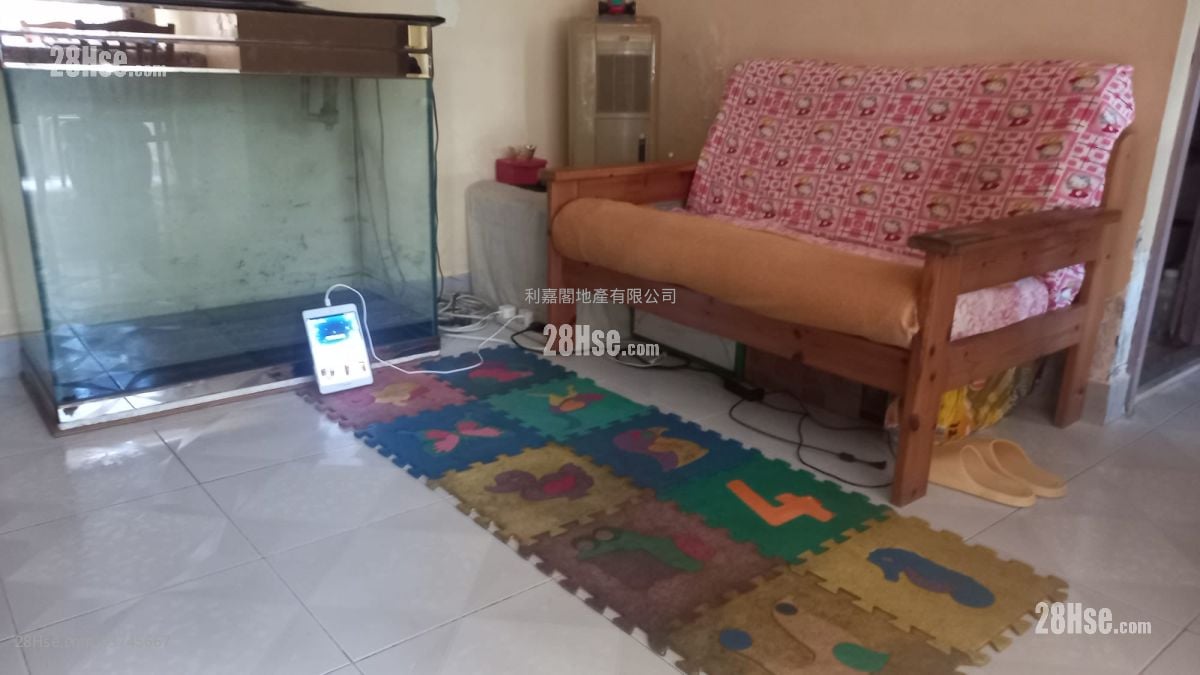 Siu Hong Court Sell 2 Bedrooms 449 ft²