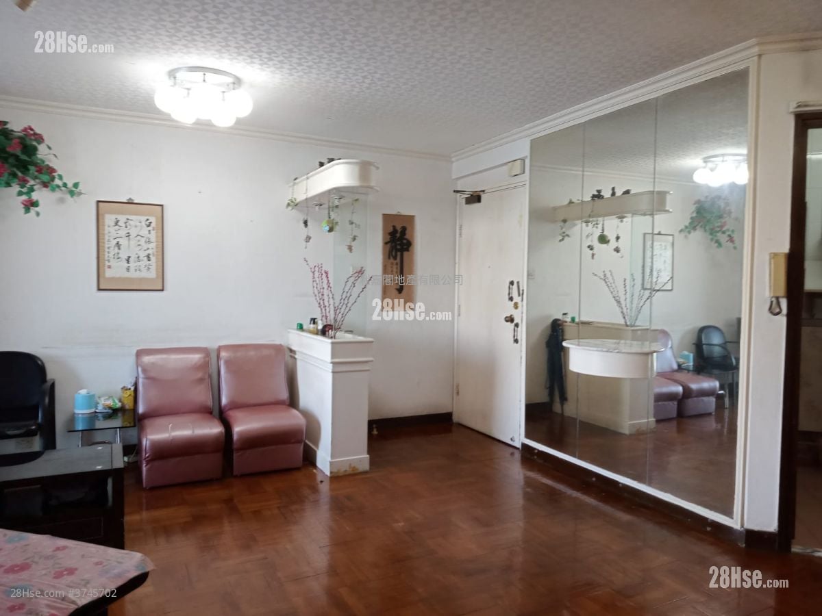 杏花邨 售盘 4 房 826 平方尺