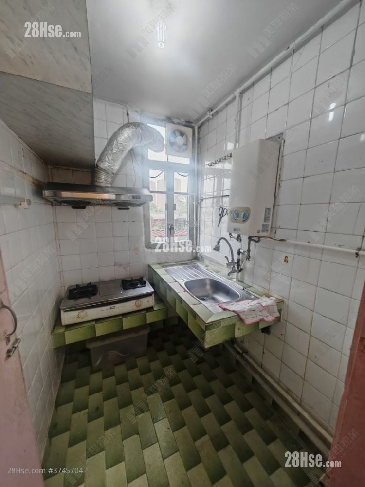 翠林邨 售盤 2 房 , 1 浴室 381 平方呎