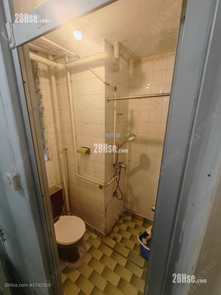 翠林邨 售盤 2 房 , 1 浴室 381 平方呎