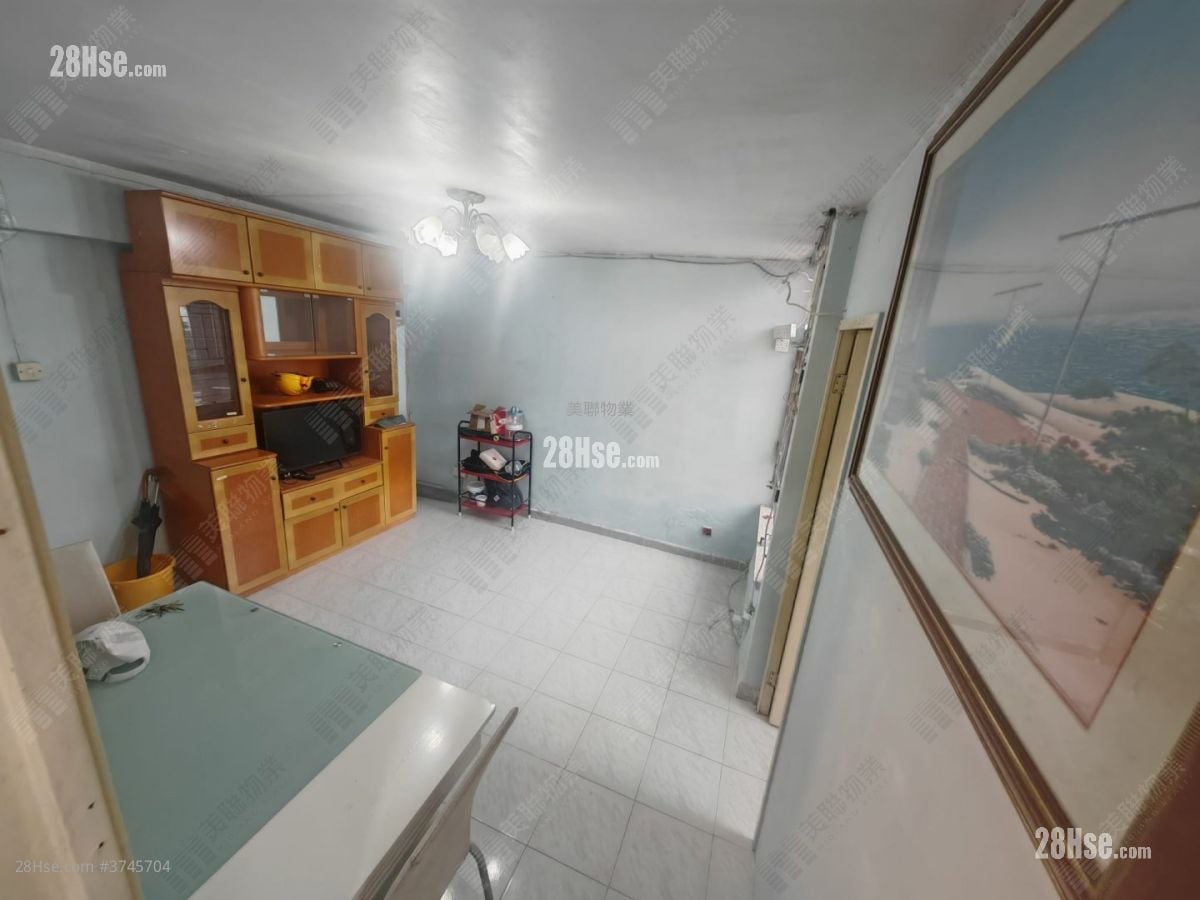 翠林邨 售盤 2 房 , 1 浴室 381 平方呎