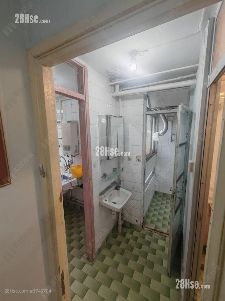 翠林邨 售盤 2 房 , 1 浴室 381 平方呎