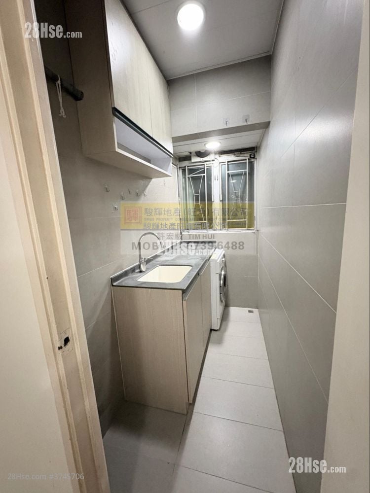 Mainway Court Sell 2 Bedrooms , 1 Bathroom 382 ft²