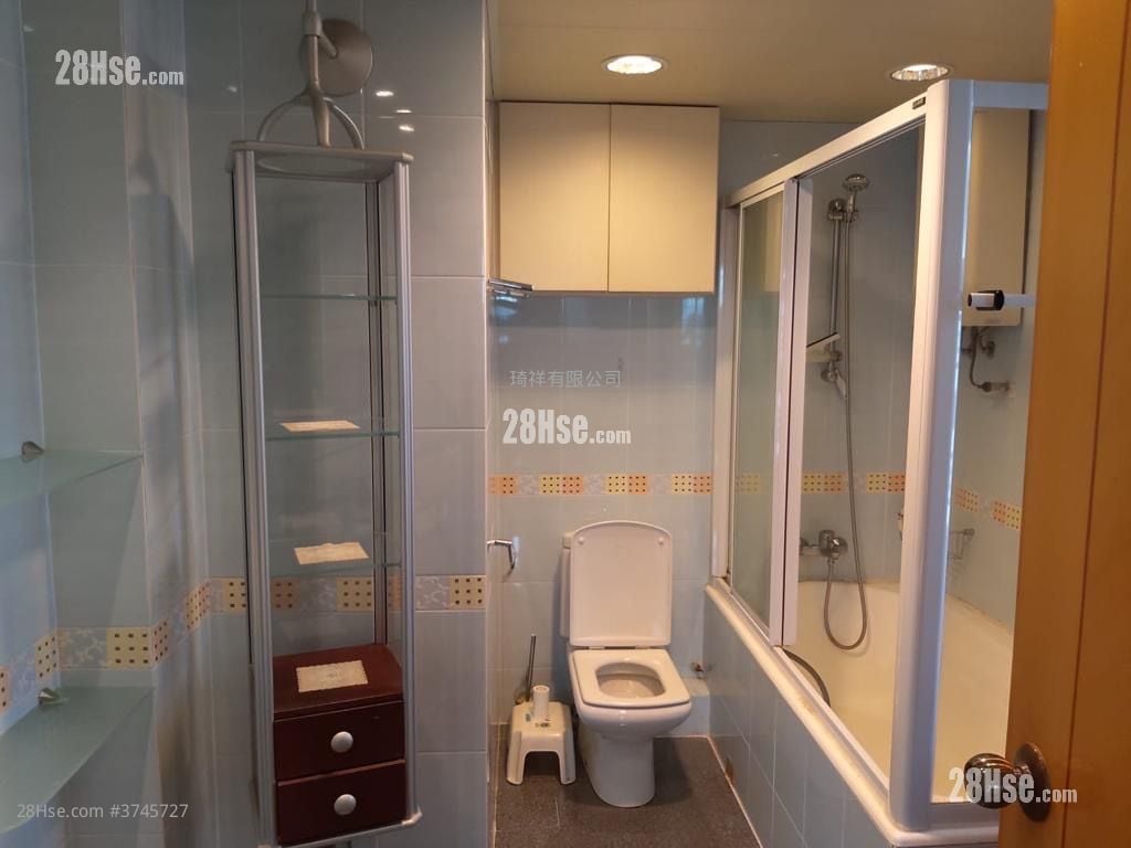 村屋 售盘 4 房 , 2 浴室 1,400 平方尺