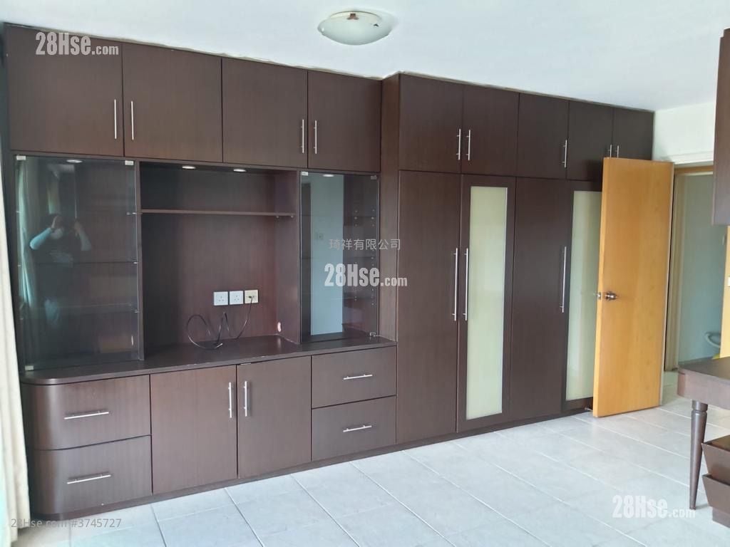 村屋 售盘 4 房 , 2 浴室 1,400 平方尺