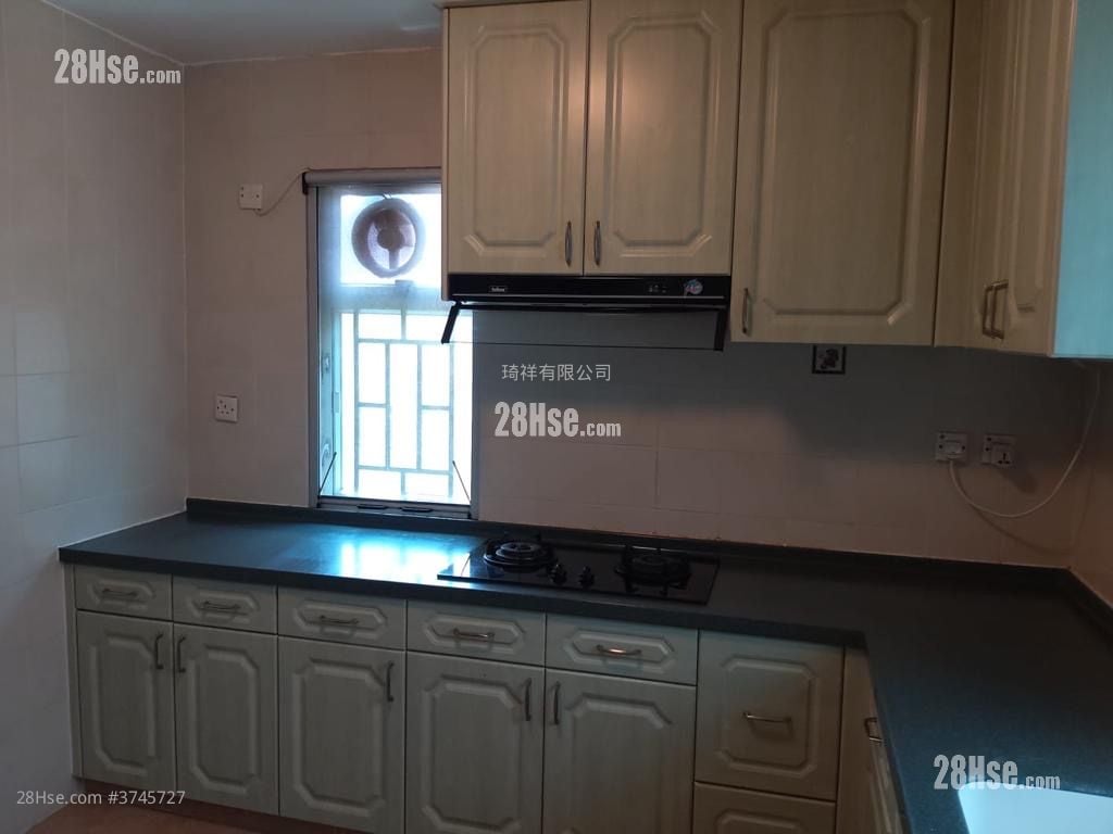 村屋 售盘 4 房 , 2 浴室 1,400 平方尺