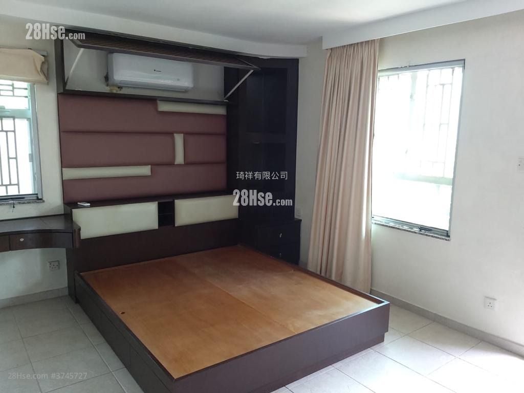 村屋 售盘 4 房 , 2 浴室 1,400 平方尺