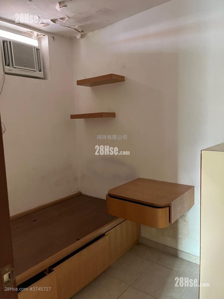 村屋 售盘 4 房 , 2 浴室 1,400 平方尺