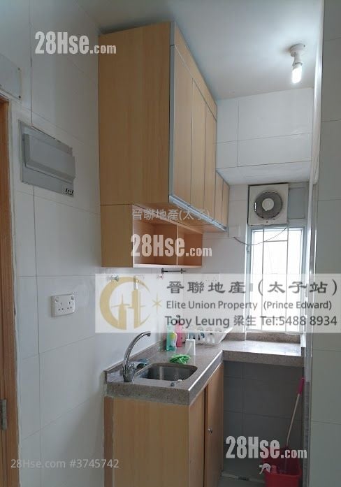 Chi Fuk Mansion Sell 2 Bedrooms , 1 Bathroom 206 ft²