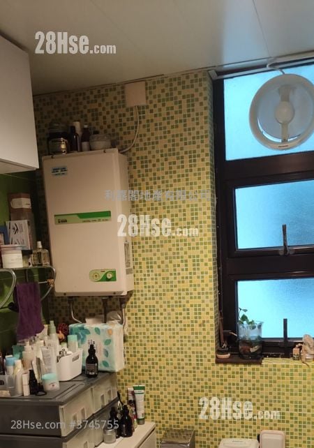 杏花邨 售盘 4 房 , 2 浴室 826 平方尺