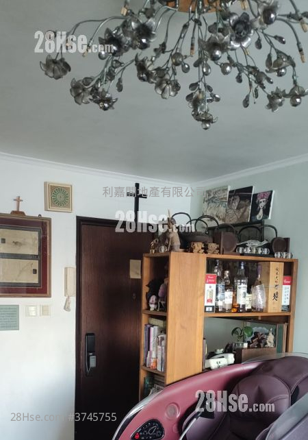 杏花邨 售盘 4 房 , 2 浴室 826 平方尺