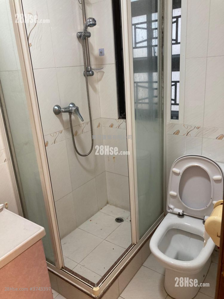 村屋 租盤 4 房 , 3 浴室 1,400 平方呎