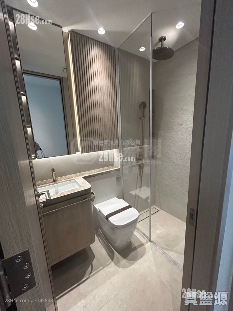 101 Kings Road Sell 399 ft²