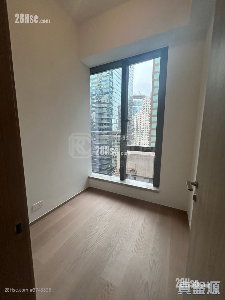 101 Kings Road Sell 399 ft²